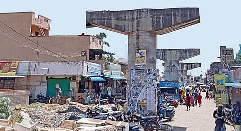 5 தூண்கள் கட்டியாச்சு... மேம்பாலம் எப்போ? - 10 ஆண்டுகளாக கிடப்பில் இருப்பதால் வேப்பம்பட்டு மக்கள் அவதி