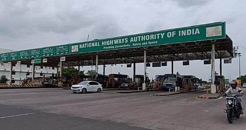தமிழகத்தில் குறைவான இடைவெளியில் கூடுதல் சுங்கச்சாவடிகள் அமைத்து வசூல் வேட்டை!