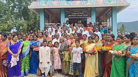 திண்டுக்கல் மாவட்டம் நத்தம் அருகே ஐந்தாவது தலைமுறையினருடன் தனது 100 வது பிறந்தநாளை கொண்டாடிய மூதாட்டி சீனியம்மாள். 