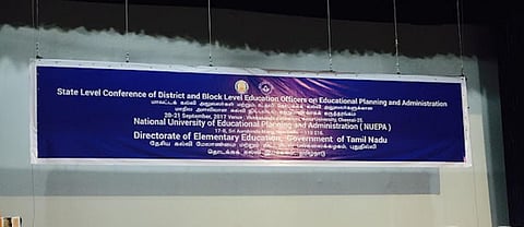 அரசு ஆரம்பப் பள்ளிகளில் வகுப்புகளை சேர்த்து நடத்தக் கூடாது: ஆசிரியர்களுக்கு தொடக்கக் கல்வித் துறை அறிவுறுத்தல்