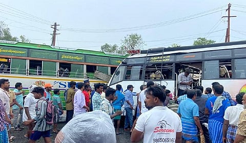 விபத்துக்குள்ளான பேருந்துகள்