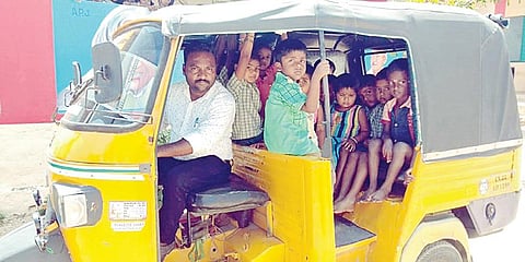 ஆசிரியர் தினகரன்