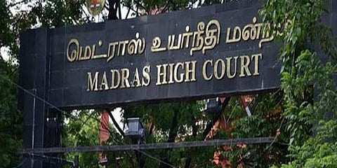 சாதி, மத, இன, பொருளாதார பாகுபாடுகளுக்கு அப்பாற்பட்டு புதிய உறுப்பினர்களை சேர்த்துக்கொள்ள மெட்ராஸ் பார் அசோசியேஷனுக்கு உத்தரவு