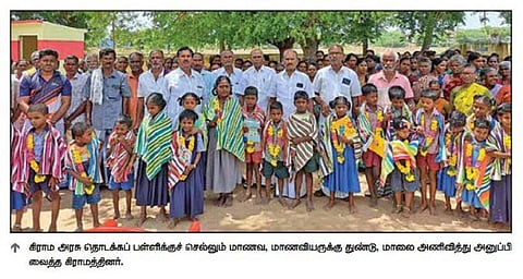 தனியார் பள்ளியிலிருந்து விலக்கி குழந்தைகளை அரசு பள்ளியில் சேர்த்த பெற்றோர் @ எம்.கொட்டக்குடி