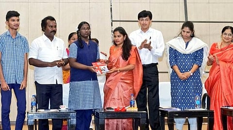 பிளஸ் 2 மாணவர்களுக்கு கல்வி வழிகாட்டுதல் நிகழ்ச்சி