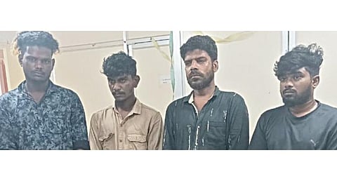 விரைவு ரயிலில் பெண் பயணியிடம் 9 பவுன் நகைகளை பறித்த வழக்கில் கைதான ஷாஜகான், பாஸ்கரன், ஜேஸ்வா, தங்கபாண்டி.
