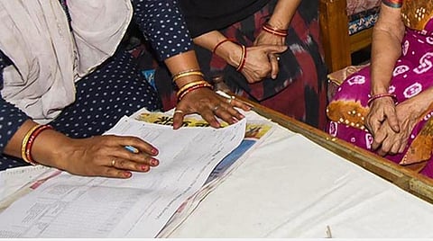 சாதிச் சான்றிதழ் சிக்கல்: இனியும் அலட்சியம் கூடாது!