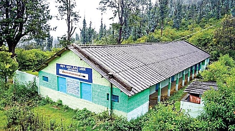 உதகை அருகே பார்சன்ஸ்வேலியில் உள்ள அரசு தொடக்கப் பள்ளி.