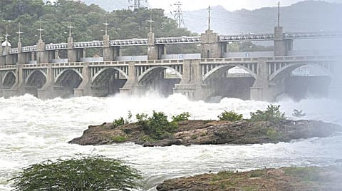 கர்நாடக அணைகளில் நீர்மட்டம் குறைந்ததால் குடிநீர் தட்டுப்பாடு ஏற்படும் அபாயம்: தமிழகத்துக்கு காவிரி நீர் கிடைப்பதிலும் சிக்கல்