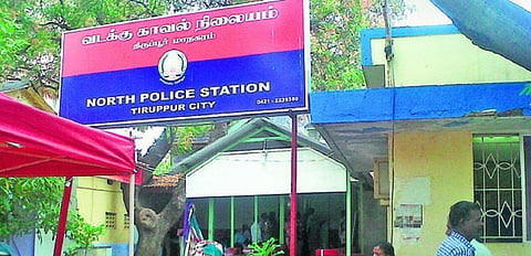 மது அருந்த பணம் தராததால் வீட்டுக்கு தீ வைத்து இளைஞர் தற்கொலை முயற்சி | திருப்பூர்