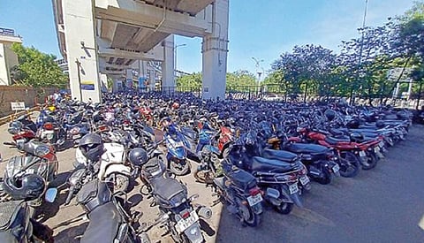 ‘இடம் இல்ல... இடம் இல்ல...’ - வாகன ஓட்டிகளை விரட்டும் ஆலந்தூர் மெட்ரோ