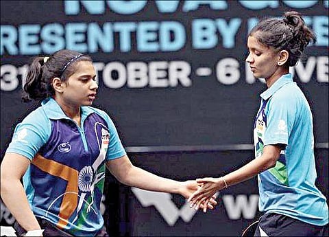 உலக டேபிள் டென்னிஸ் போட்டியில் அரை இறுதிக்கு முன்னேறிய இந்தியாவின் தியா சித்தலே, ஸ்ரீ ஜா அகுலா ஜோடி.