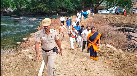 “ஒகேனக்கல் சுற்றுலா தலம் விரைவில் புதுப்பொலிவு பெறும்” - நேரில் ஆய்வு செய்த ஆட்சியர் உறுதி