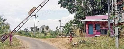 சொந்த செலவில் சோதனைச் சாவடியை விவசாயிகள் அமைத்துக் கொடுத்தும் பணிக்கு வராத போலீஸார் @ ராஜபாளையம்