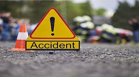 புதுக்கோட்டை மாவட்டம் விராலிமலை அருகே கார் கவிழ்ந்த விபத்தில் 4 பேர் உயிரிழப்பு