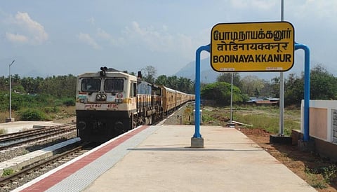 போடி ரயிலை பயன்படுத்தி குதூகலமாக சுற்றுலா செல்லும் தேனி மாவட்ட மக்கள்