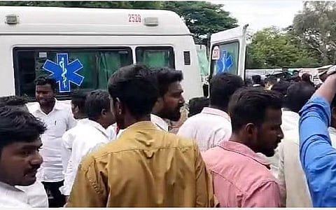 செங்கல்பட்டு நீதிமன்றத்துக்கு வந்த சாட்சி மீது நாட்டு வெடிகுண்டு வீச்சு
