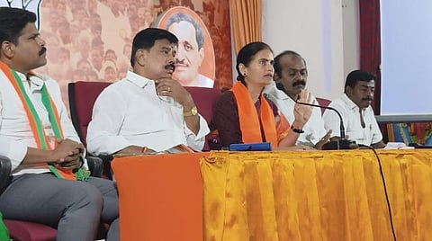 சுகாதார கட்டமைப்பை மேம்படுத்த தமிழகத்துக்கு ரூ.10 ஆயிரம் கோடி நிதி - மத்திய இணை அமைச்சர் பாரதி பிரவீன் பவார் தகவல்