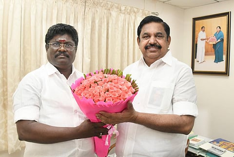அதிமுக இணைந்த மாணிக்கம்