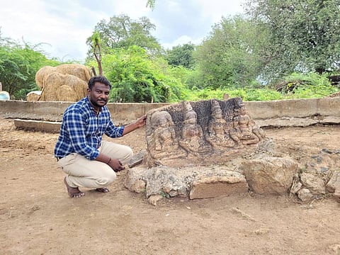 மதுரை மாவட்டம்  உசிலம்பட்டி அருகே உள்ள அல்லிகுண்டம் கிராமத்தில் முற்கால பாண்டியர் கால சப்தமாதர் சிற்பம் கண்டறியப்பட்டுள்ளது.
