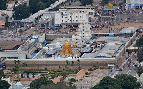 ஏழுமலையான் கோயிலில் ஆழ்வார் திருமஞ்சனம்: 7 மணி நேரம் தரிசனம் ரத்து