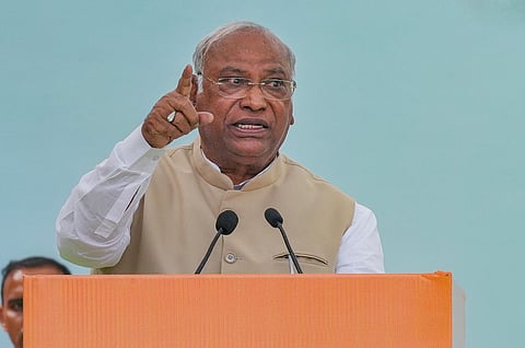 பெங்களூருவில் 17, 18-ம் தேதிகளில் ஆலோசனை கூட்டம் - எதிர்க்கட்சி தலைவர்களுக்கு கார்கே அழைப்பு