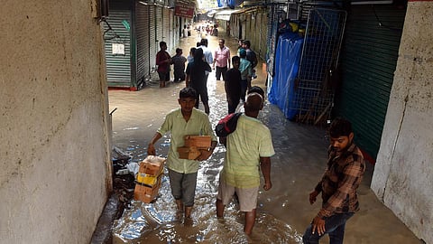 டெல்லி திபெத் சந்தையில் சூழ்ந்துள்ள வெள்ளம்