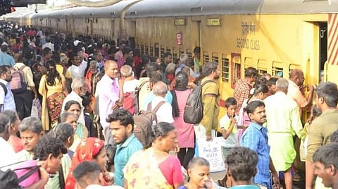 தீபாவளியை ஒட்டி நவ.10-ம் தேதிக்கான ரயில் டிக்கெட் முன்பதிவு: சில நிமிடங்களில் முடிந்தது