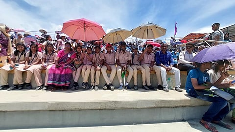 ஸ்ரீஹரிகோட்டாவில் உள்ள சதீஷ் தவான் விண்வெளி மையத்தில் இருந்து 'சந்திரயான்-3' விண்கலம் ஏவப்பட்டதை நேரில் பார்வையிட்ட கோவை அரசுப் பள்ளி மாணவர்கள்.