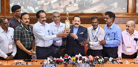 இந்திய விண்வெளி ஆராய்ச்சியில் மைல்கல் சாதனை - குடியரசு தலைவர், பிரதமர் வாழ்த்து