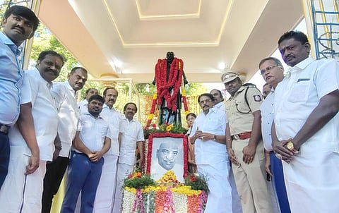 காமராஜரின் 121வது பிறந்தநாள் விழா - விருதுநகர் மணிமண்டபத்தில் அமைச்சர்கள், தலைவர்கள் மரியாதை