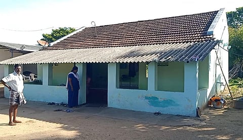அச்சல் வாடியில் கொள்ளை நடந்த வீடு