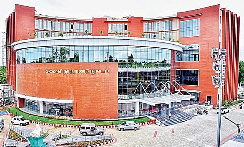 மதுரையில் கலைஞர் நூற்றாண்டு நூலகம் திறப்பு - தலைவர்கள், பதிப்பாளர்கள் வரவேற்பு