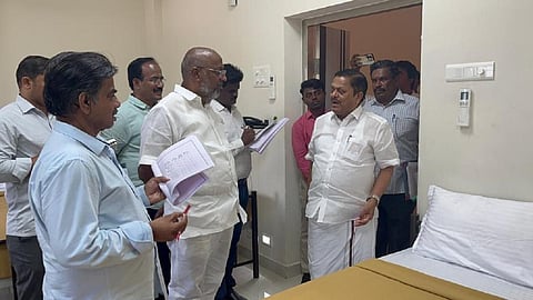 திருவண்ணாமலை யாத்திரி நிவாஸில் சுற்றலாத் துறை அமைச்சர் கா.ராமச்சந்திரன் ஆய்வு செய்தார்.