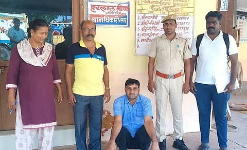பெரியகுளம் எம்எல்ஏவுக்கு ஆபாச வீடியோ அனுப்பி பணம் கேட்டு மிரட்டியவரை ராஜஸ்தானில் கைது செய்த தேனி போலீஸார்.