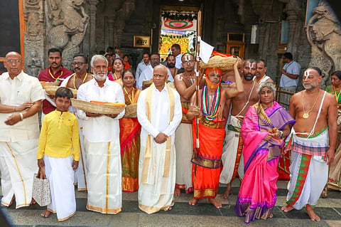 திருப்பதி கோயிலுக்கு தமிழகம் சார்பில் பட்டு வஸ்திரம்
