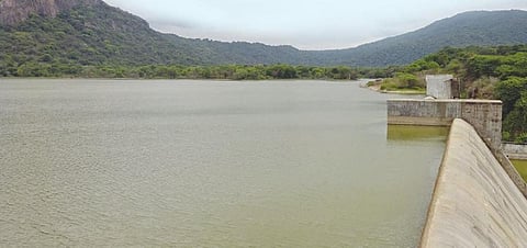 ஆண்டியப்பனூர் அணையின் முகப்பு தோற்றம்.