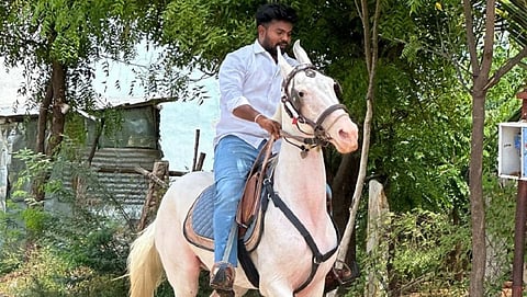 குதிரையில் பயணிக்கும் மதுரை இளைஞர் - மன அழுத்தத்தை குறைப்பதாக அனுபவப் பகிர்வு