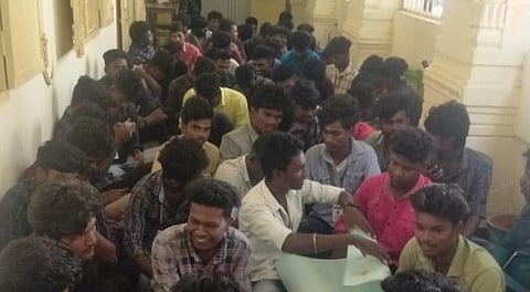 பேராசிரியருக்கு எதிராக கும்பகோணம் அரசு ஆண்கள் கல்லூரி மாணவர்கள் உள்ளிருப்பு போராட்டம்