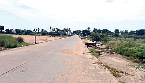 ஆரணி ஆற்றின் குறுக்கே புதுப்பாளையம் - கொசவன்பேட்டை இடையே உள்ள தரைப்பாலம்.