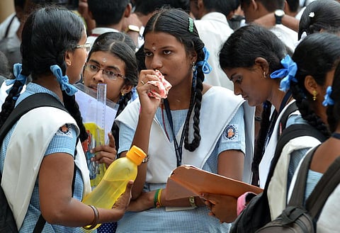 சிபிஎஸ்இ பள்ளிகளில் தமிழ்வழி கல்வி: மாநில மொழிகளில் பாடநூல் தயாரிப்பு