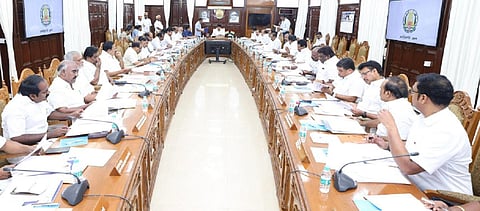 தமிழகத்தில் முதியோர் ஓய்வூதியம் உள்ளிட்ட சமூக பாதுகாப்பு திட்டங்களுக்கான மாதாந்திர ஓய்வூதியம் ரூ.1,200 ஆக உயர்வு