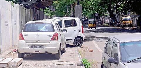 மனிதர் நடக்கும் பாதையை மறந்துபோகலாமா? - சென்னையில் நடைபாதை ஆக்கிரமிப்பால் பரிதவிக்கும் பாதசாரிகள்