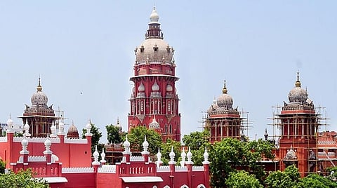லஞ்ச வழக்கில் தொடர்புடைய அரசு ஊழியர் இறந்துவிட்டால் சட்டப்பூர்வ ஆதாரங்களை நிரூபித்தால் மட்டுமே பறிமுதல் சொத்துக்கு வாரிசுகள் உரிமை கோரலாம்