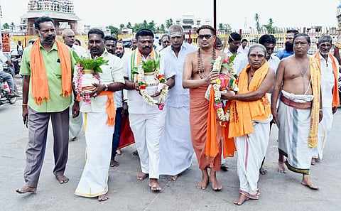 அயோத்தி ராமர் கோயில் கும்பாபிஷேகத்துக்கு கும்பகோணம் மகாமகக் குளத்திலிருந்து புனித நீர் அடங்கிய கடங்கள் புறப்பாடு