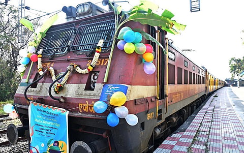 தாம்பரம் - செங்கோட்டை விரைவு ரயில் சிவகங்கையில் நிற்காது; மானாமதுரையிலும் ஏற முடியாது - பயணிகள் ஏமாற்றம்