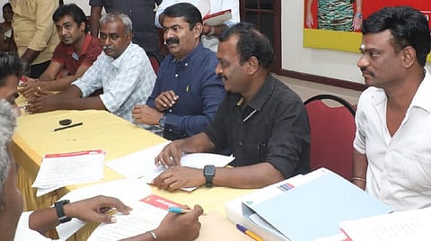 அதிமுகவினரின் ஊழல் பட்டியலை அண்ணாமலை வெளியிடாதது ஏன்? - சீமான் கேள்வி
