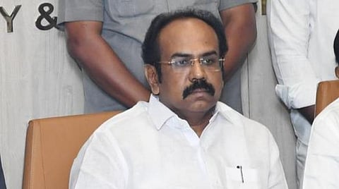 நாகூரில் 107 வயது ஓய்வூதியர் கோபாலகிருஷ்ணனை நேற்று  அவரது இல்லத்தில் சந்தித்து, வாழ்நாள் சான்றை வழங்கிய அமைச்சர் தங்கம் தென்னரசு.