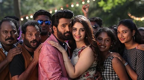 சந்தானம் சந்திக்கும் பாண்டிச்சேரி பேய்கள்!