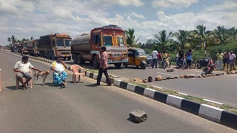 அன்புமணி ராமதாஸ் கைதை கண்டித்து கடலூர் உள்ளிட்ட பல்வேறு பகுதிகளில் சாலை மறியல் போராட்டம்